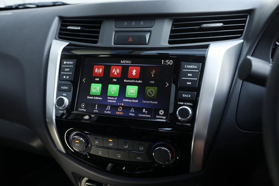 Детали интерьера Nissan Navara ST Dual Cab (D23) 2020 года  (AU) (фото 13 из 24)